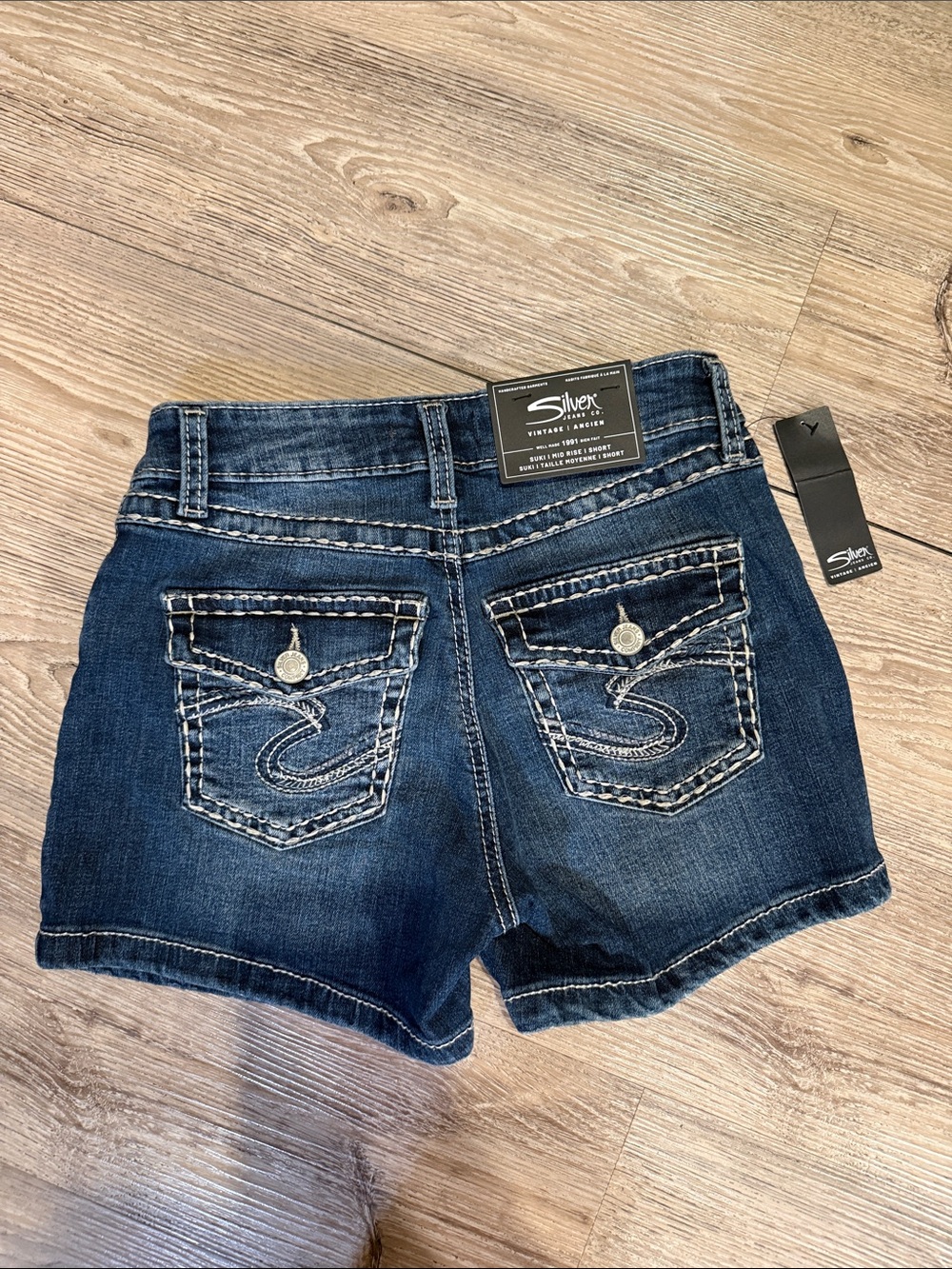Silver Jeans Suki Mid Rise Denim Shorts Indigo Size 24 NWT